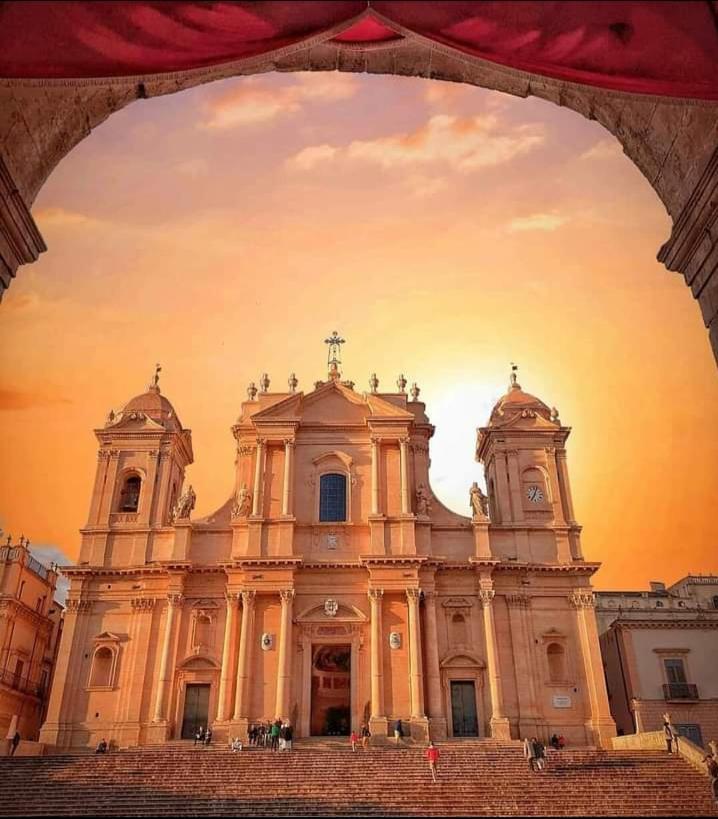 Il Sole Del Mediterraneo Noto Exteriör bild
